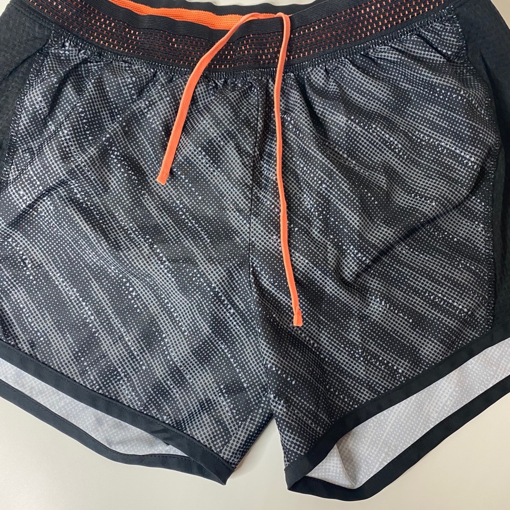 Running shorts - Picture 3 of 6